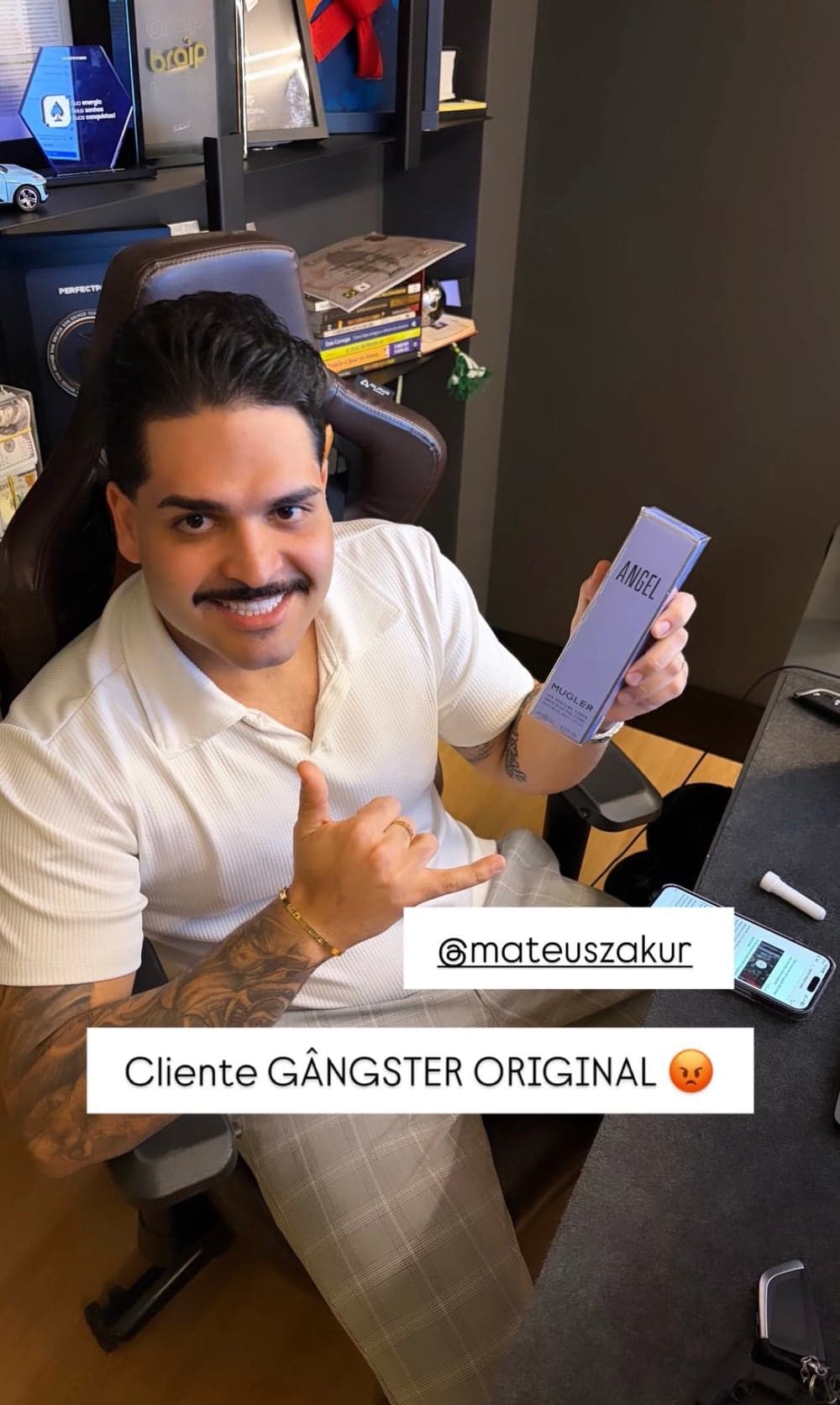 Cliente da Bonni Prime+ com um perfume Mugler Angel