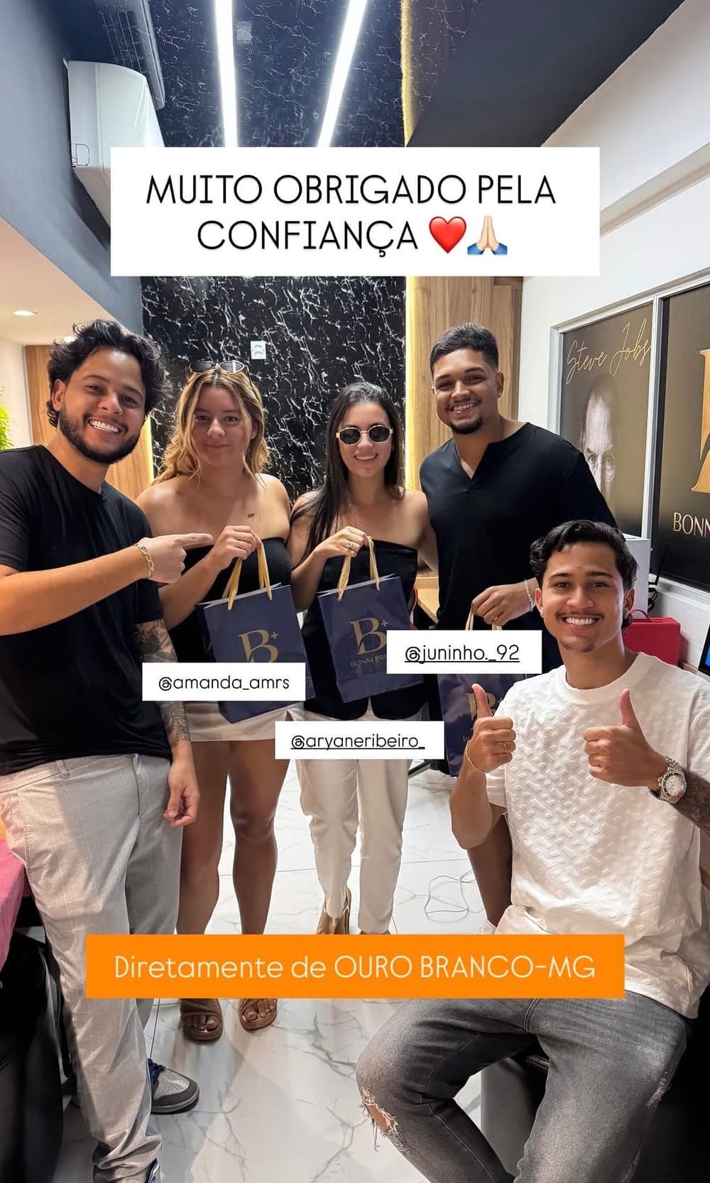 Clientes da Bonni Prime+ vindos de Ouro Branco-MG com sacolas Bonni Prime+